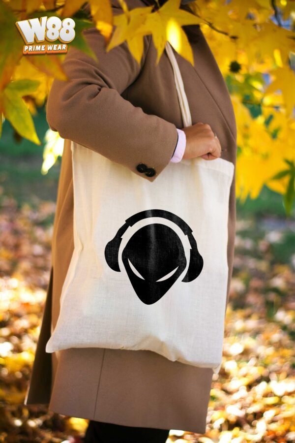 Alien DJ Vibes Tote Bag
