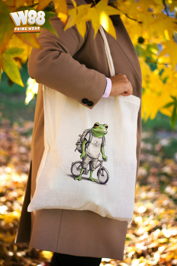 Urban Frog Explorer Tote Bag