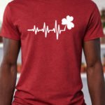 Shamrock Pulse – T-Shirt - Antique Cherry Red