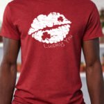 Kiss Me, I’m Lucky – T-Shirt - Antique Cherry Red