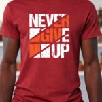 Never Give Up – T-Shirt - Antique Cherry Red