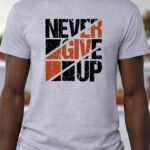 Never Give Up – T-Shirt - Sport Grey